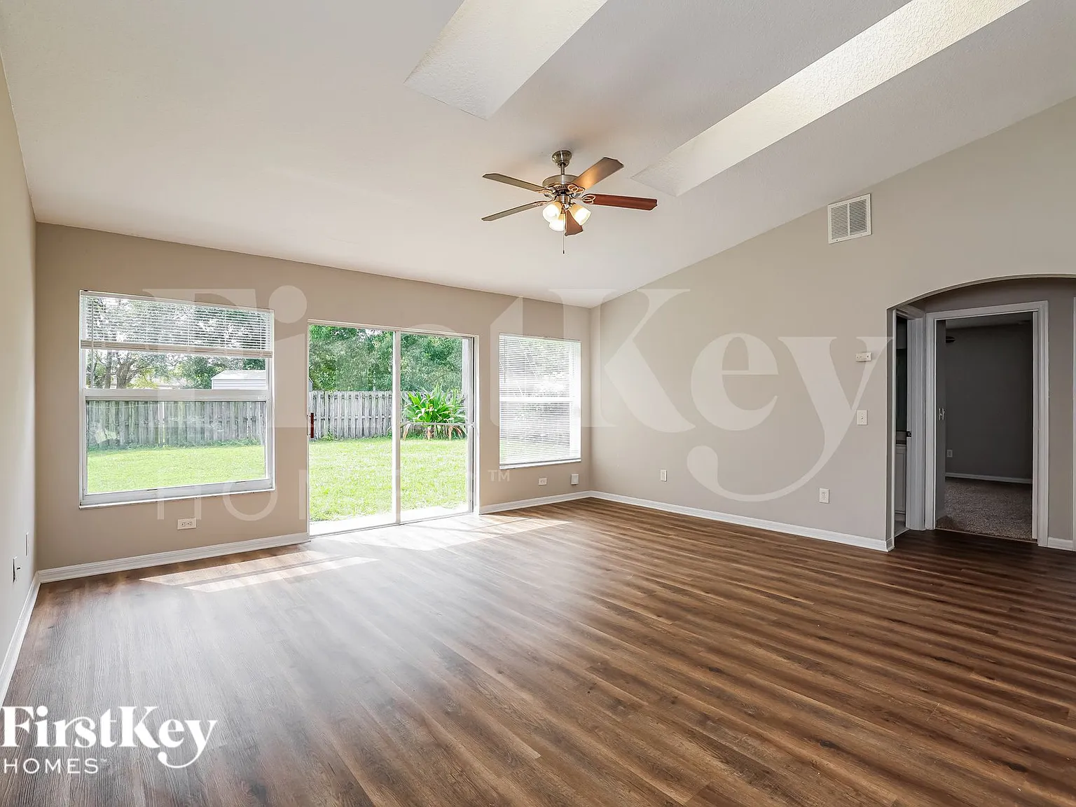 3 bed, 2.0 bath, 2074 sqft, $2,930 — Photo 3