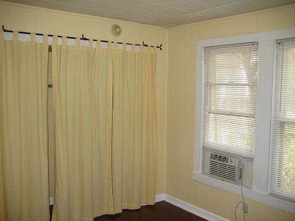 2nd image of 3103 Grooms St #A