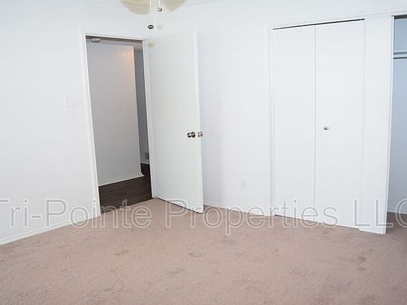 5th image of 104 W Stage Coach Trl