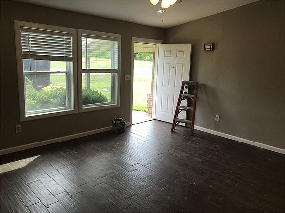 3rd image of 840 Meadowlark Cir