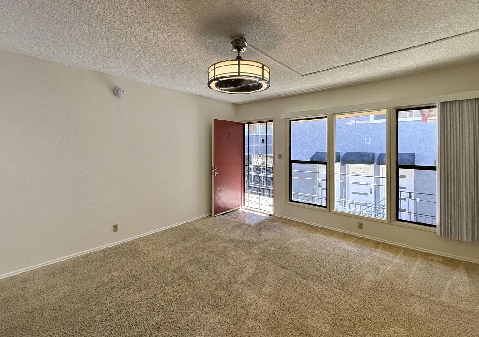Charming Upper Studio - A Few Blocks To Santa Monica Beach! — Photo 1