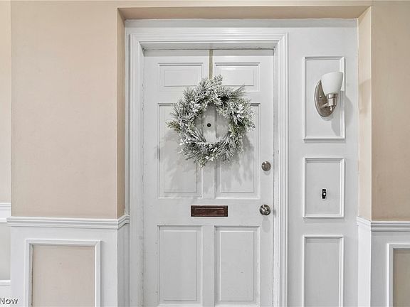 5th image of 11 Meadowlawn Dr Unit 1