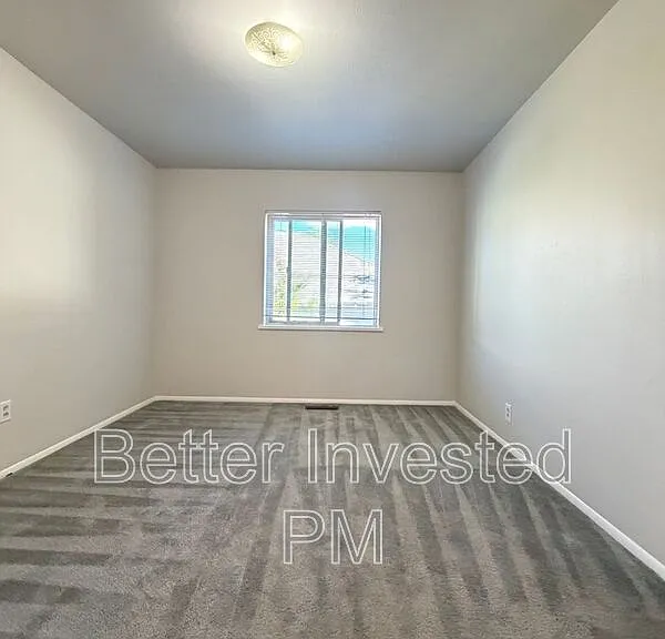 204 N Main St — Photo 24