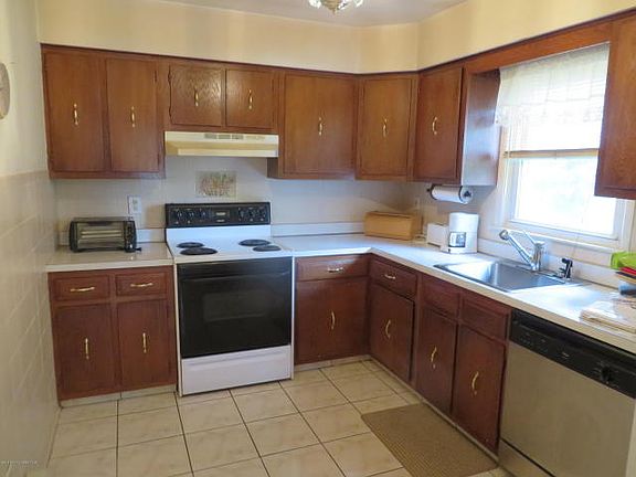 3rd image of 1137 Edgebrook Dr S