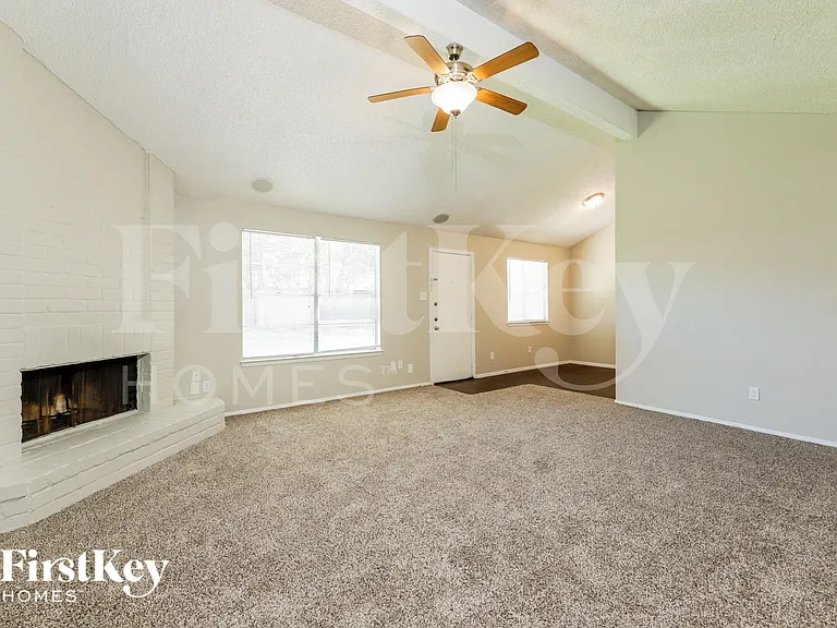 23314 Balthasar St — Photo 3
