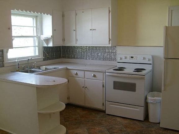 2nd image of 415 Joann St