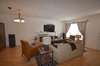 3rd image of 1932 Crenshaw Cir