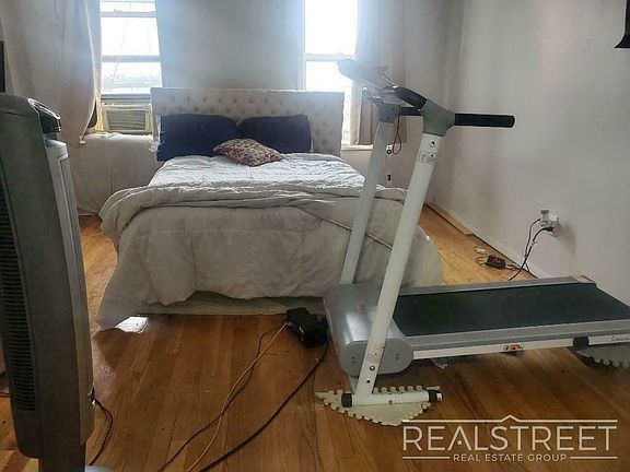 4th image of 517 3rd Ave #4B