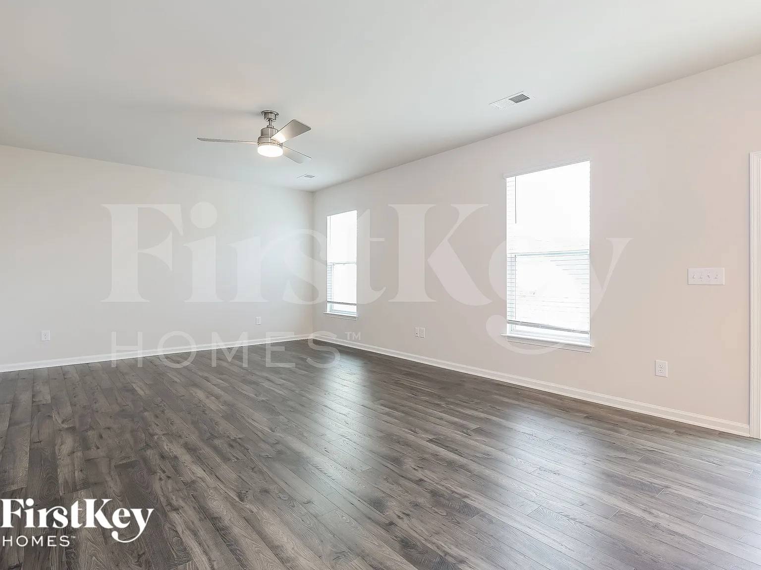 4 bed, 2.5 bath, 2448 sqft, $2,575 — Photo 3