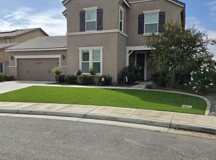 1407 Waterfall Ln, Bakersfield, CA 93311