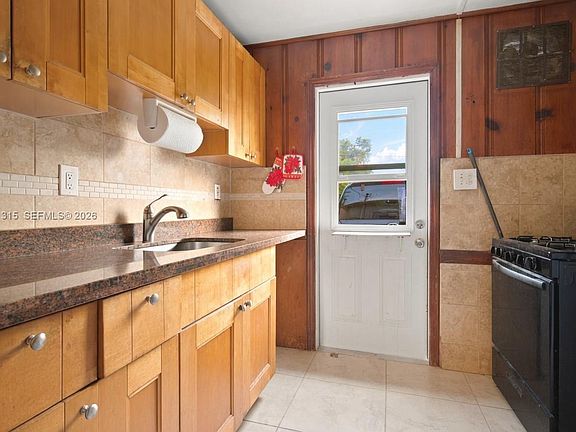 2nd image of 2118 Coolidge St
