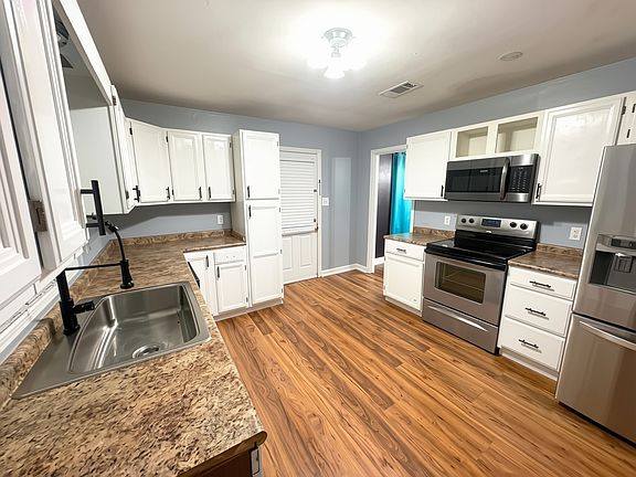 4th image of 611 Maureen Ln