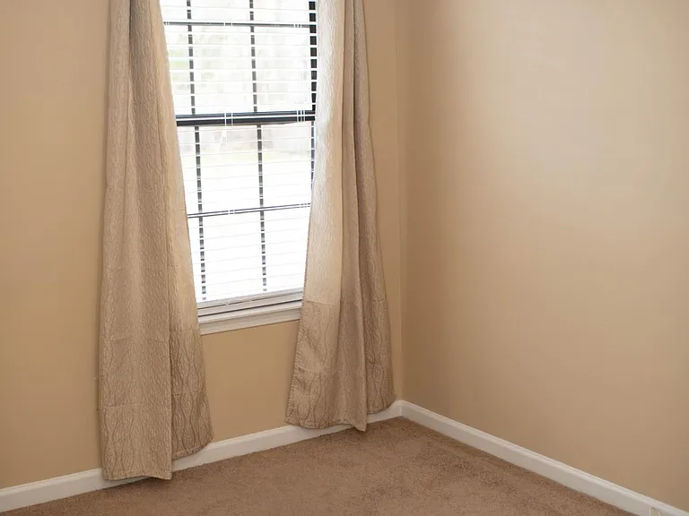 7175 Glendyne Dr N — Photo 27
