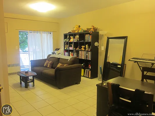 Rented by Realty 2000 Corp | media 10