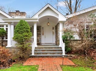 33 Lismore Ln, Greenwich, CT 06831