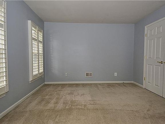 4th image of 331 Casey Ln