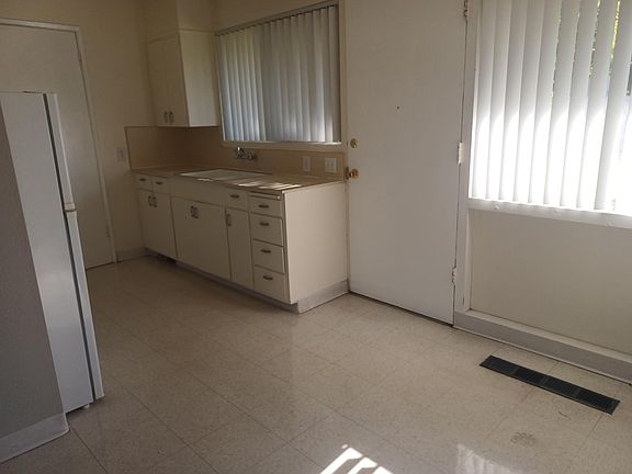 5th image of 1713 S Winery Ave #101A