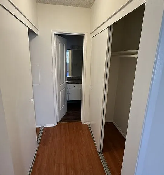 18444 Collins St #4 — Photo 8