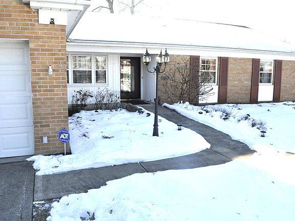 2nd image of 779 Sunderland Dr