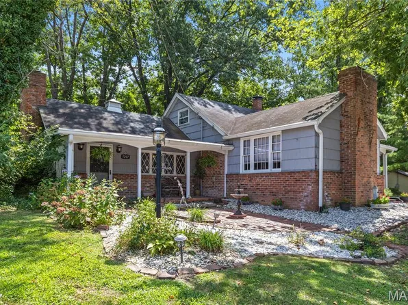 5207 Clifton Terrace Rd, Godfrey, IL 62035