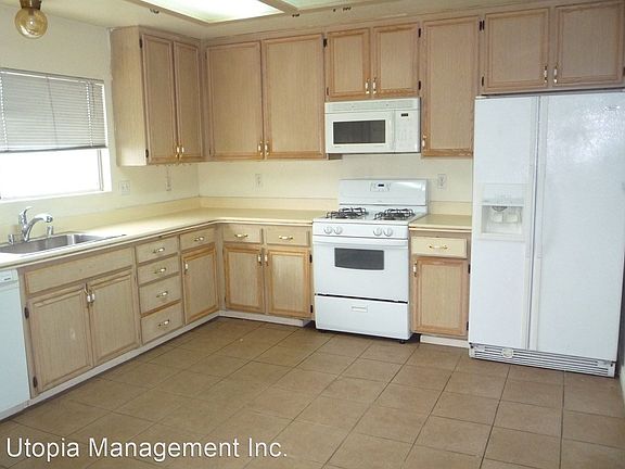 2nd image of 2332 Newell St
