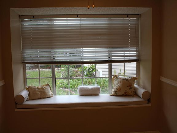 5th image of 8107 Kilwinning Ln