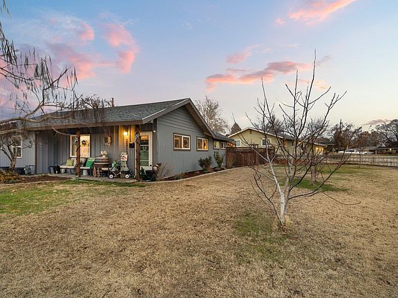 2nd image of 2211 Boise St