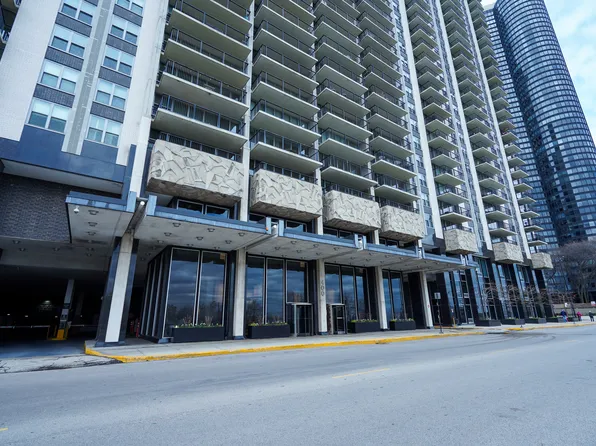 400 E Randolph St APT 906, Chicago, IL 60601