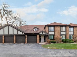 5834 Doe Cir #5834, Westmont, IL 60559