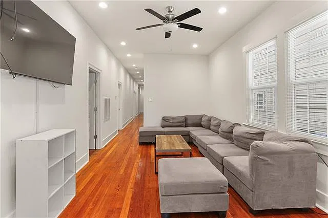 6 bed, 3.0 bath, 1992 sqft, $6,600 — Photo 3