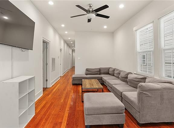 3rd image of 2418-20 Palmer Ave