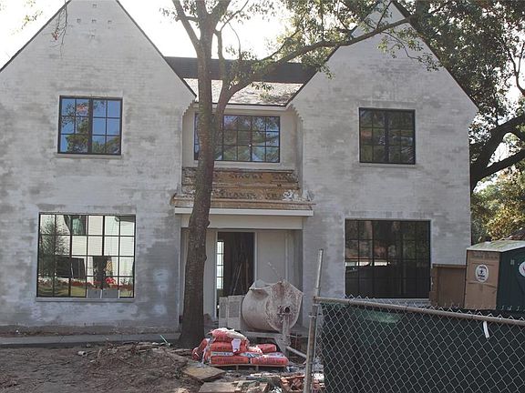 2nd image of 1055 Gardenia Dr