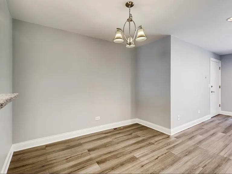 8428 W Catalpa Ave #301 — Photo 9
