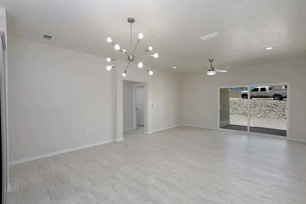 2 bed, 1056 sqft, $1,950 — Photo 4