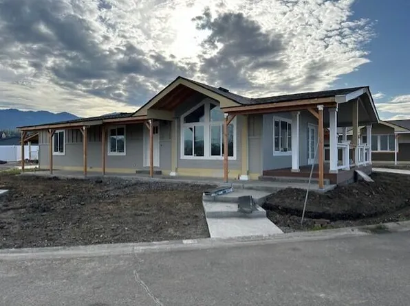 333 Mountain View Dr Unit 111, Talent, OR 97540