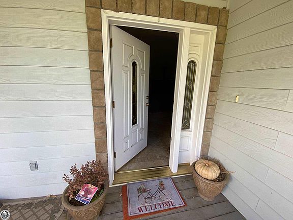 5th image of 17484 Livermore Ct