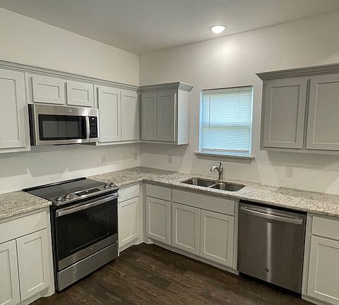 5th image of 1001 Woodland Dr