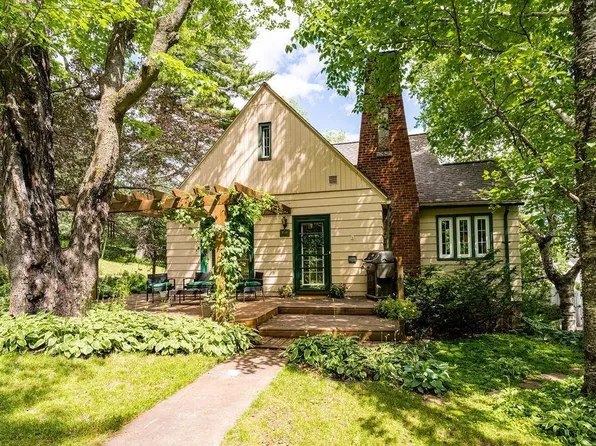 828 Chester Park Dr, Duluth, MN 55812