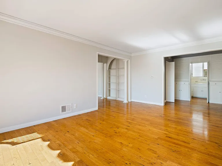 1323 N Olive Dr — Photo 20