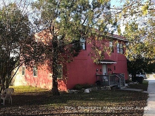 2nd image of 730 Aransas Ave