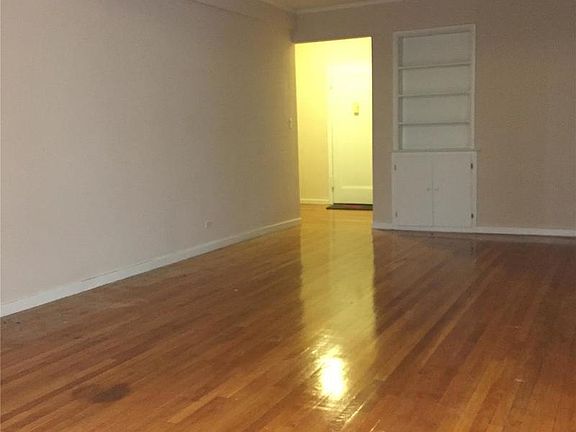4th image of 225 E 47th St APT 5J