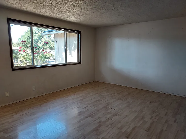 2145 Primrose St — Photo 13