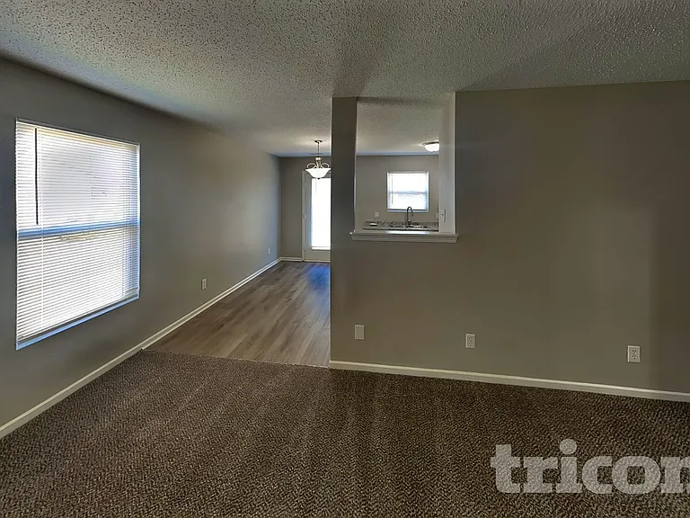 2869 Ludwig Dr — Photo 2
