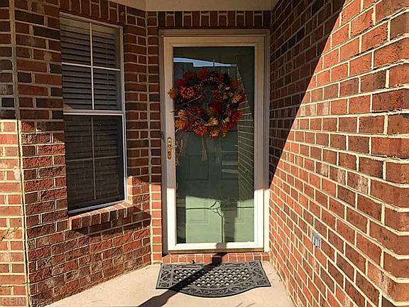 3rd image of 619 S Lake Cir