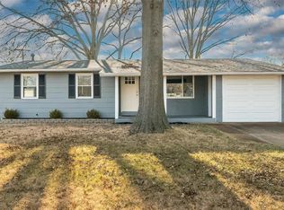 930 Kingsbrook Ln, Florissant, MO