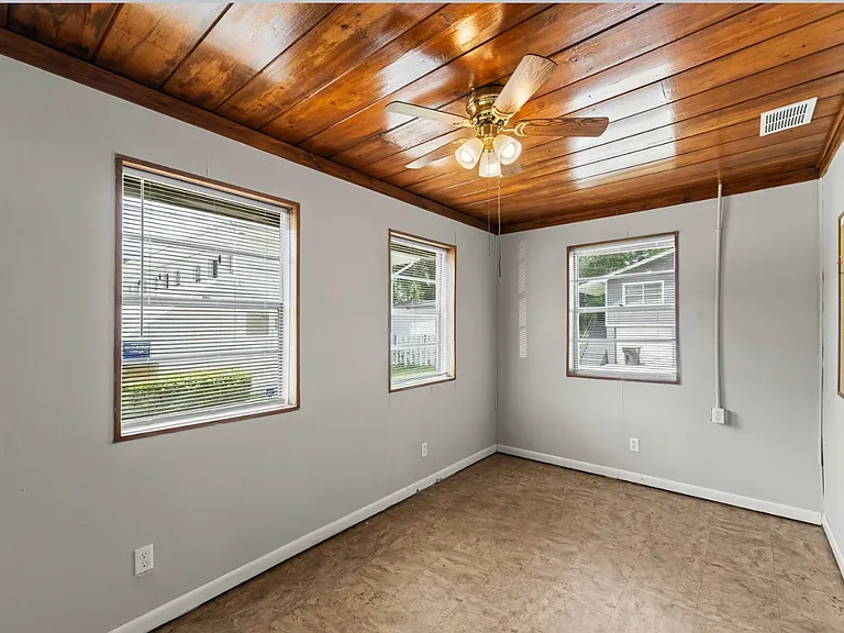 1184 Woodruff Ave — Photo 10