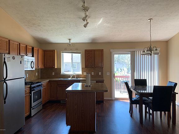 2nd image of 106 Regent St SE