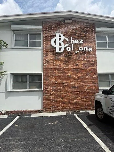 811 E Broward Blvd