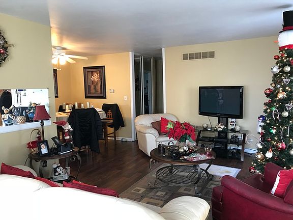 4th image of 29W558 Winchester Cir N Unit 4N