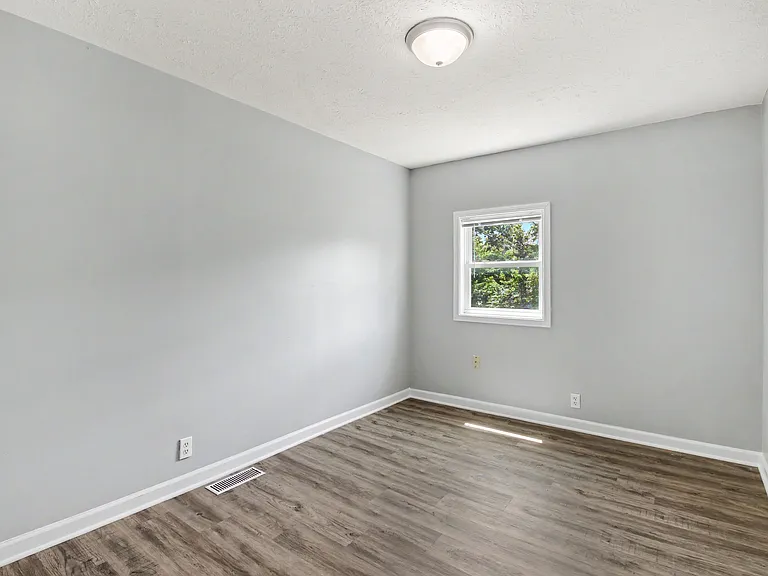 3325 Jefferson St — Photo 7